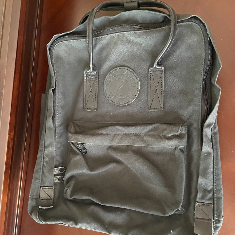 Fjällräven Kånken No. 2 Black Backpack Black Leather Details